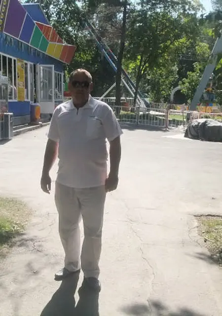 Андрей из Южно-Сахалинска, мне 54, познакомлюсь на одну ночь