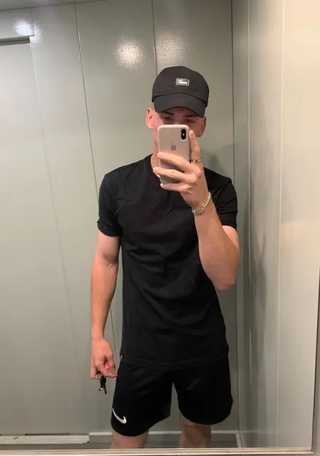 Я Danil, 21, из Воронежа, ищу знакомство для постоянных отношений