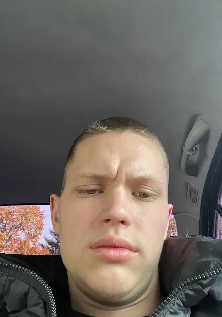 Я Николай, 18, из Азова, ищу знакомства без обязательств