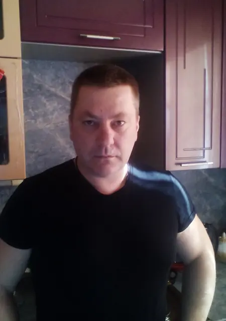 Я Олег, 50, из Ульяновска, ищу знакомства на одну ночь