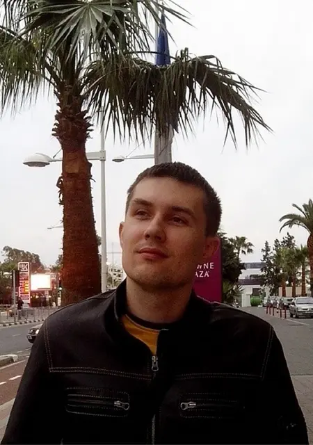 Я Леонид, 44 років з Сум, шукаю знайомства без зобов'язань