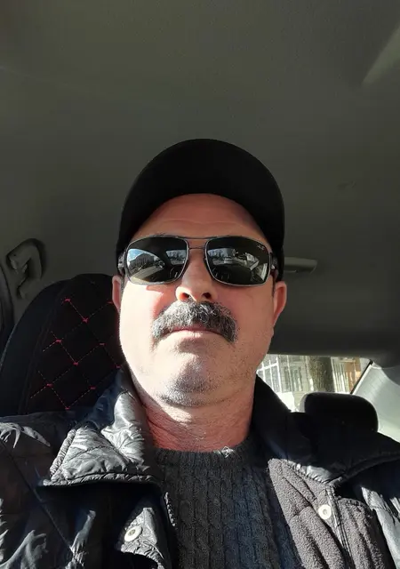 Максим из Майкопа, мне 49, познакомлюсь для приятного времяпровождения