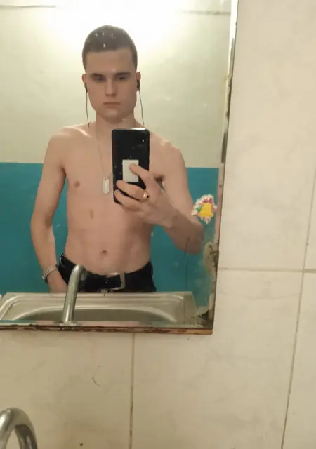 Алексей из Уссурийска, мне 23, познакомлюсь без обязательств