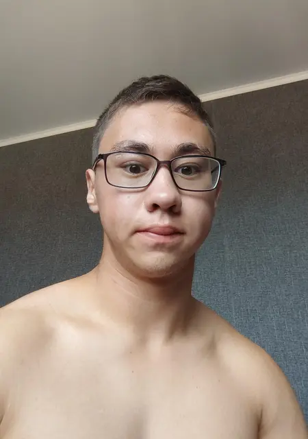 Я Мишка, 21, из Уфы, ищу знакомства на одну ночь