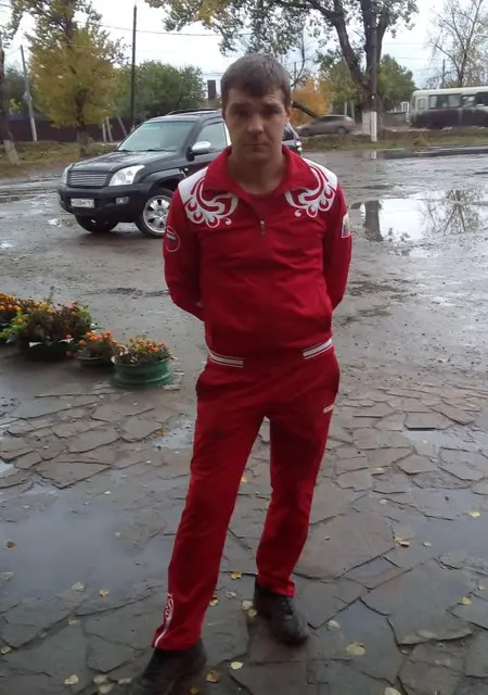 Я Антон, 36, из Гукова, ищу знакомства на одну ночь