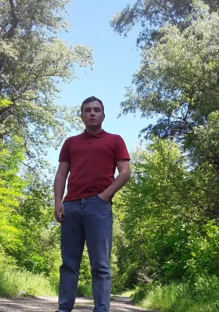 Я Виктор, 21, из Краснодара, ищу знакомства на одну ночь