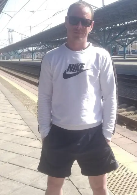 Алексей из Каменска-Уральского, мне 36, познакомлюсь на одну ночь