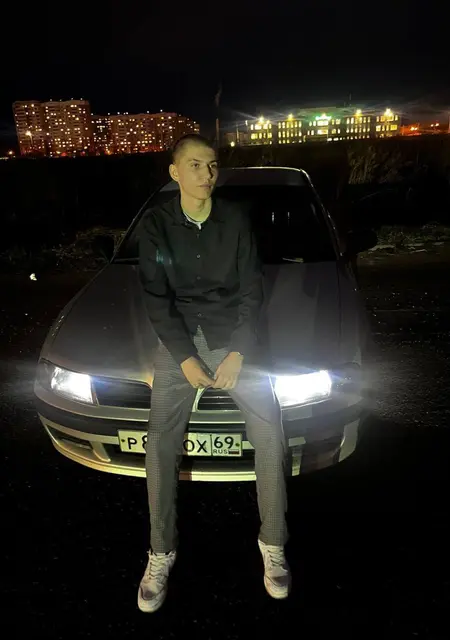 Антон из Твери, мне 19, познакомлюсь для открытые отношения