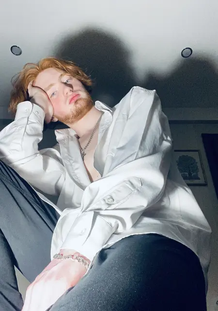 Я Саймон, 21, из Уфы, ищу знакомства без обязательств