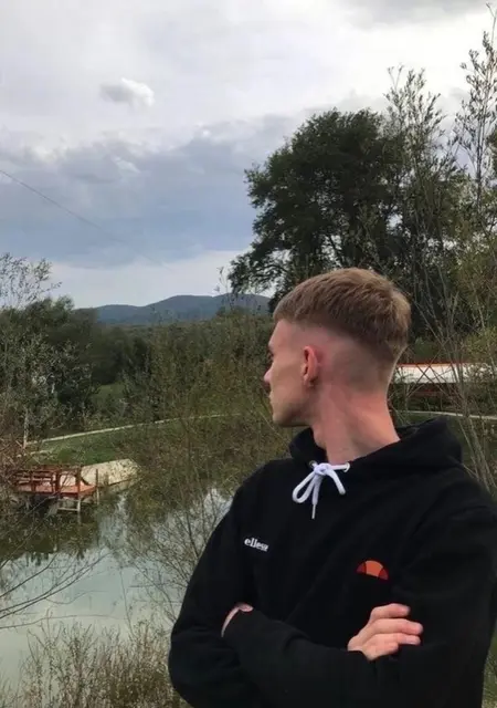 Я Арсений, 24, из Саранска, ищу знакомства без обязательств