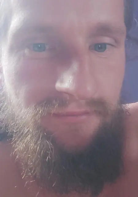 Я Юра, 30, из Ужгорода, ищу знакомства без обязательств