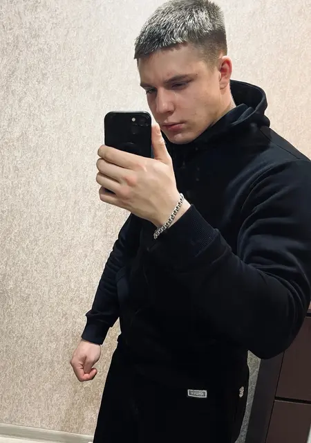 Я Егор, 21, из Ярославля, ищу знакомства без обязательств