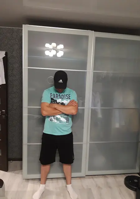 Артем из Пскова, мне 37, познакомлюсь для приятного времяпровождения