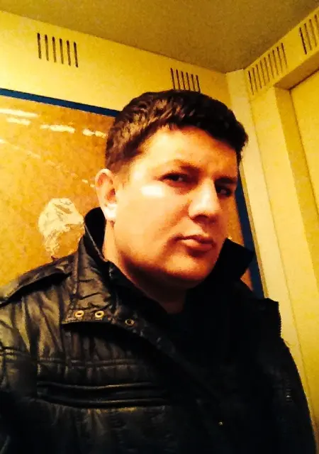 Я Kirill, 40, из Энгельса, ищу знакомство для приятного времяпровождения