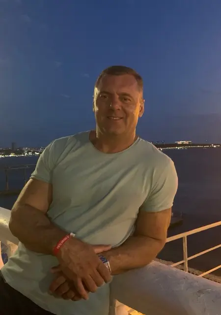 Анатолий из Нефтеюганска, мне 52, познакомлюсь на одну ночь