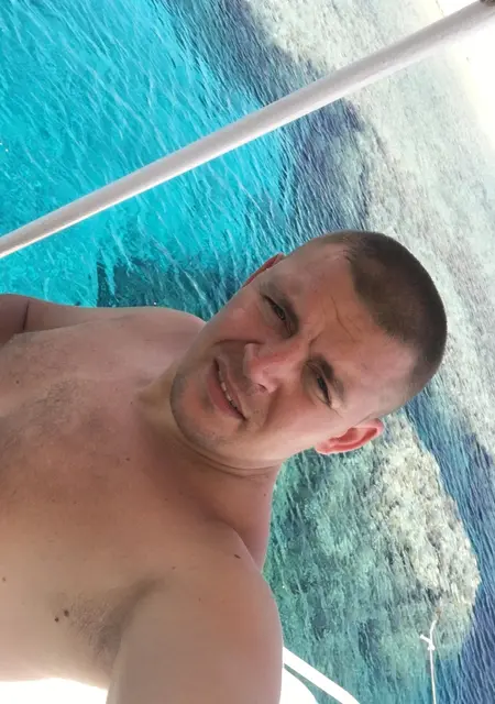 Влад из Житомира, мне 40, познакомлюсь без обязательств