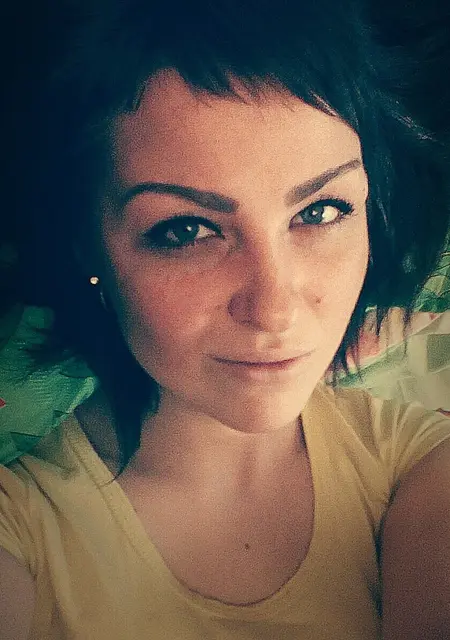 Я Надюшка, 34, из Нерюнгри, ищу знакомства на одну ночь