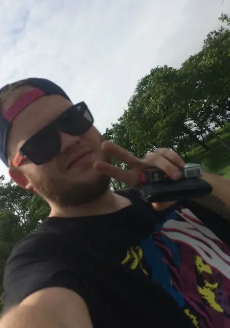 Дмитрий из Мурино, ищу на сайте общение