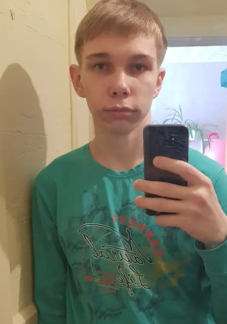 Максим из Чайковского, мне 25, познакомлюсь без обязательств