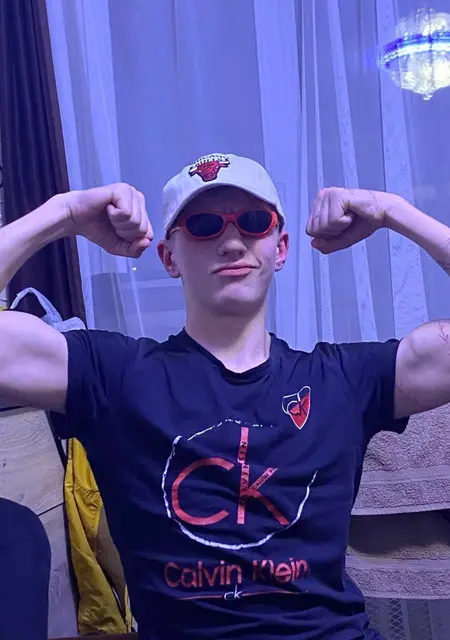 Алексей из Сургута, мне 18, познакомлюсь на одну ночь