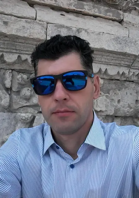 Александр из Евпатории, ищу на сайте постоянные отношения