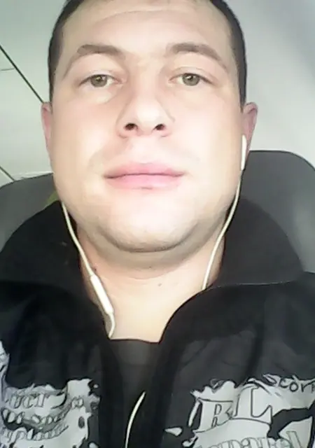 Дима из Пскова, мне 39, познакомлюсь на одну ночь