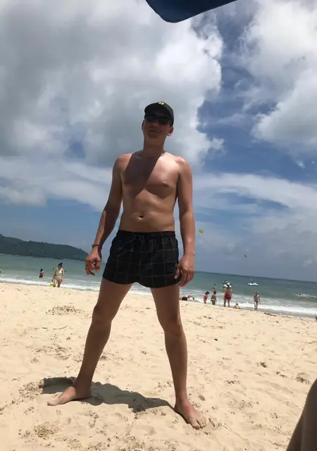 Максим из Уссурийска, ищу на сайте знакомства на одну ночь