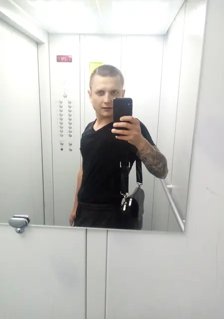 Янн из Минска, ищу на сайте знакомства на одну ночь