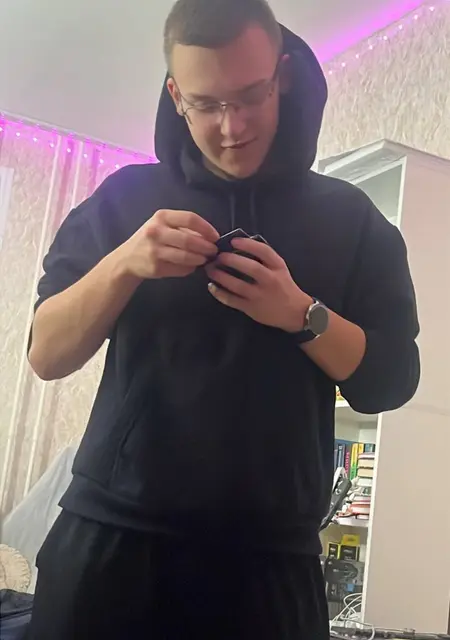 Я Владислав, 20, из Ярославля, ищу знакомство для постоянных отношений