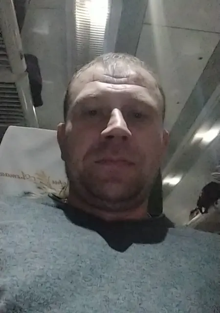 Я Серж, 39, из Рубцовска, ищу знакомства без обязательств