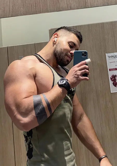 Я Виталий, 31, из Ханты-Мансийска, ищу знакомство для приятного времяпровождения