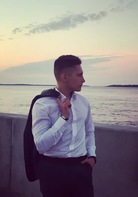 Alex из Сургута, мне 28, познакомлюсь для общения