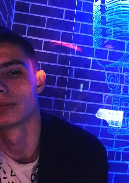 Я Дима, 25, из Анапы, ищу знакомства на одну ночь
