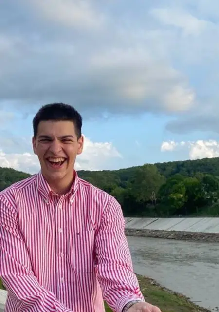 Я Артур, 20, знакомлюсь на одну ночь в Майкопе