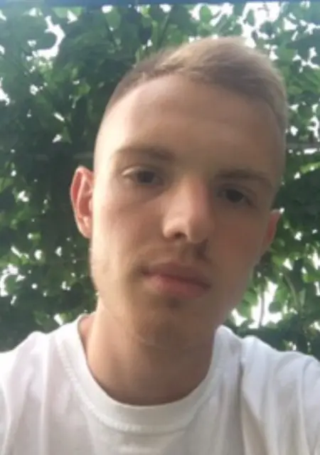 Я Владислав, 19, из Ростова-на-Дону, ищу знакомства на одну ночь