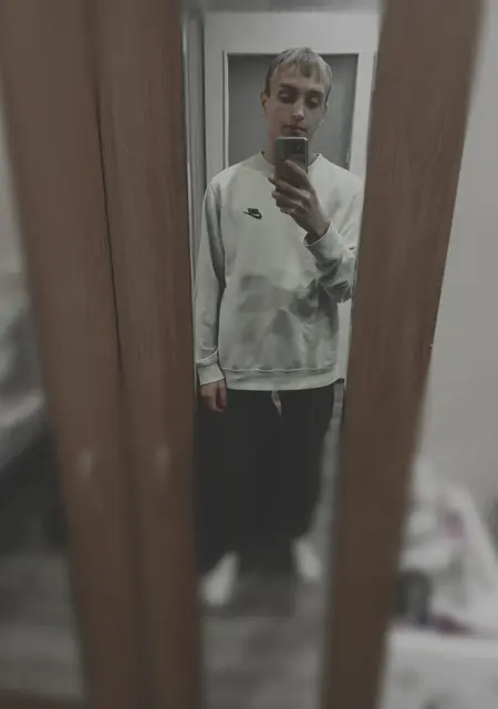 Я Глеб, 20, из Кургана, ищу знакомства на одну ночь