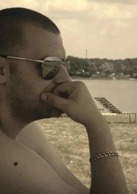 Я Артур, 46, знакомлюсь без обязательств в Перми