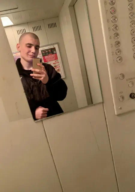 Я Василий, 20, из Зеленограда, ищу знакомство для постоянных отношений