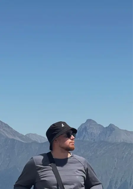 Я Serb, 26, знакомлюсь для общения в Москве