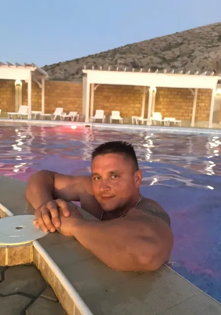 Вадим из Ржева, мне 34, познакомлюсь для приятного времяпровождения