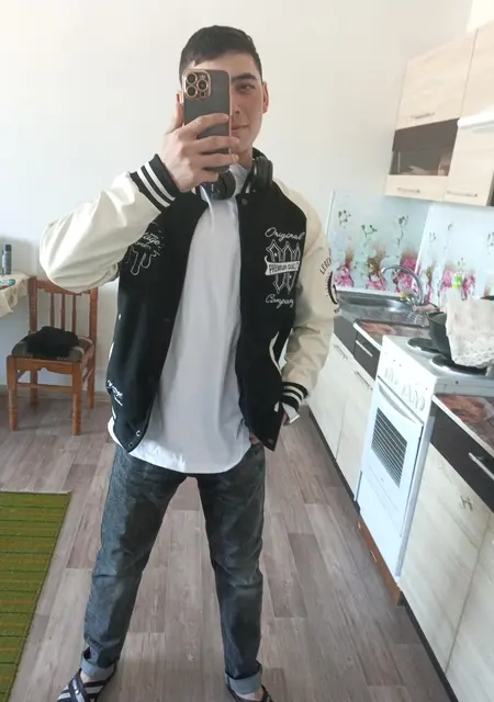 Я Макс, 21, знакомлюсь без обязательств в Барнауле