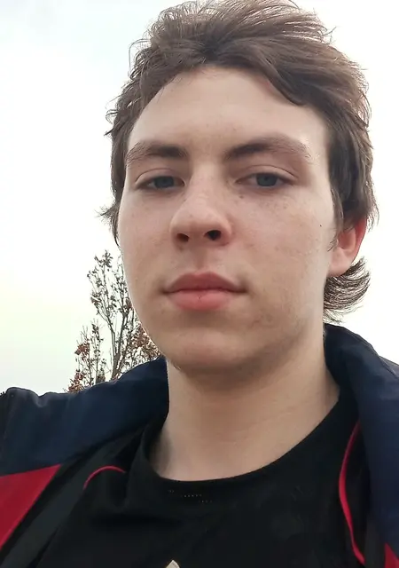 Я Илья, 18, из Таганрога, ищу знакомства на одну ночь