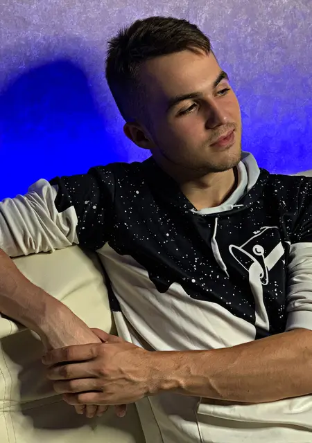 Я Максим, 24, из Курска, ищу знакомства без обязательств