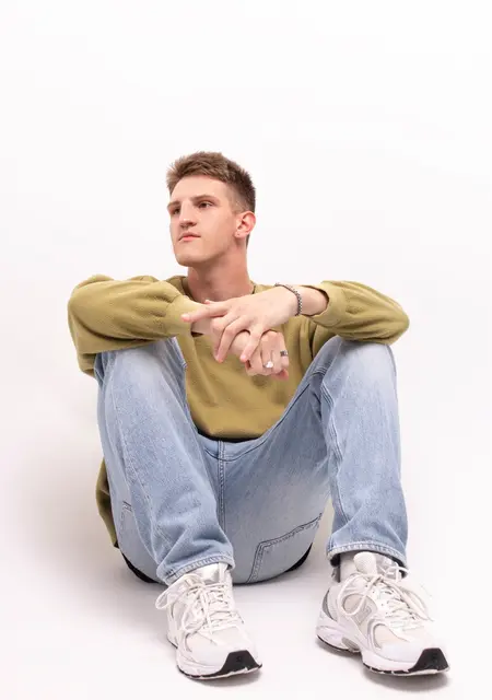 Я Влад, 22, из Серпухова, ищу знакомства без обязательств