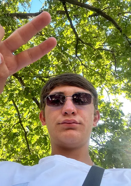 Я Гор, 23, из Армавира, ищу знакомства без обязательств