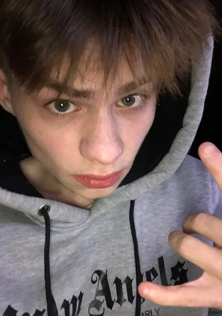 Я Denis, 19, из Сланцев, ищу знакомство для дружбы