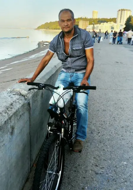 Я Александр, 54, из Чебоксар, ищу знакомства без обязательств