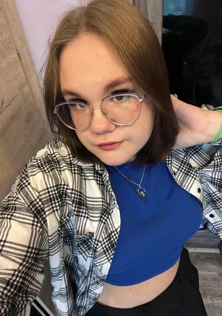 Я Дарья, 18, из Санкт-Петербурга, ищу знакомство для постоянных отношений
