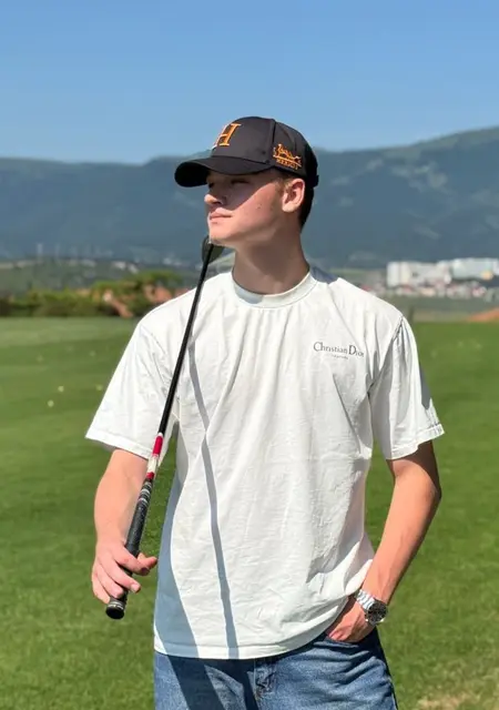 Я Николя, 19, из Краснодара, ищу знакомства без обязательств