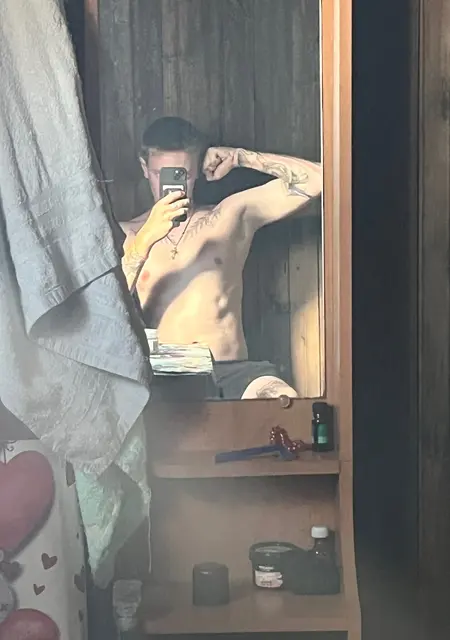 Alex из Тихорецка, мне 23, познакомлюсь для приятного времяпровождения